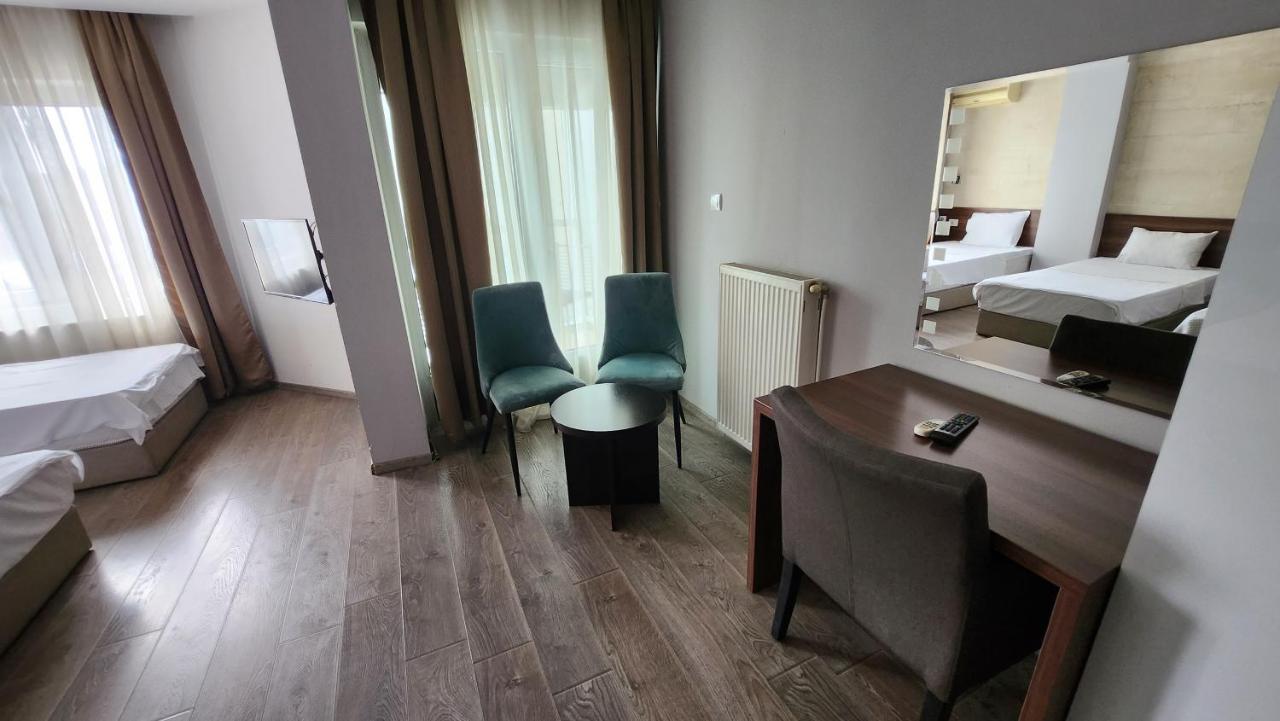 Hotel Rile Men Blue Ni Eksteriør bilde